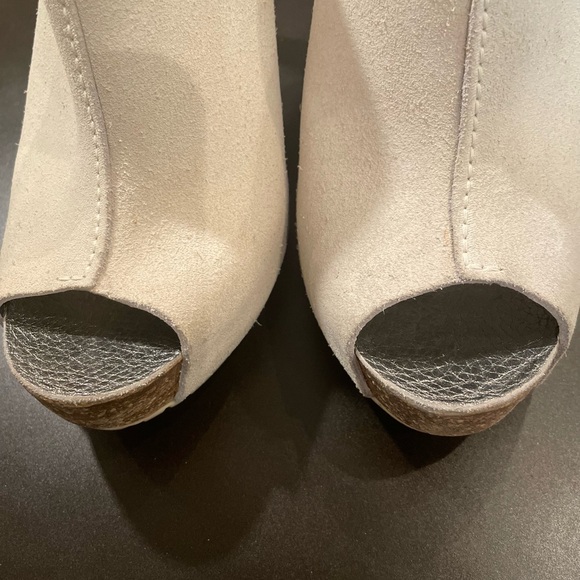 Pedro Garcia Open Toe off-white Suede Platform Sandals. Size 40 (10 US). - Picture 6 of 8